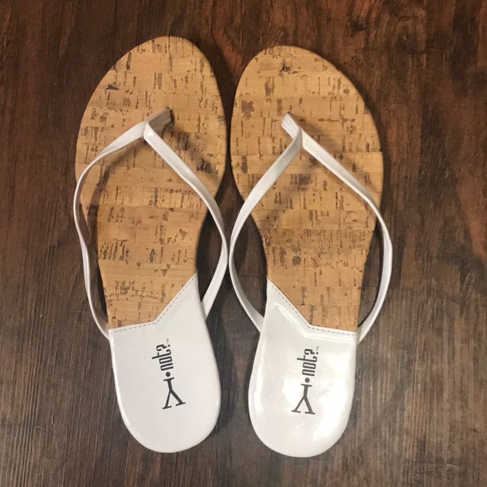 Y Not? White sandals, size 8